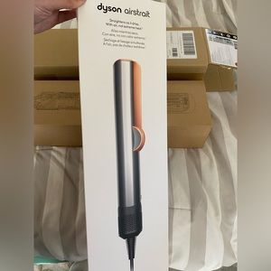 Dyson airstraight nwt